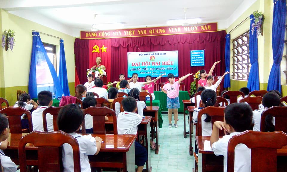 Đội văn nghệ trường TH Phước Vĩnh A hát múa chào mừng hội nghị